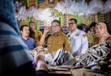 Gubernur Banten, Andra Sonni di Pasar Ciruas, Kabuapten Serang. foto Biro Adpim Banten