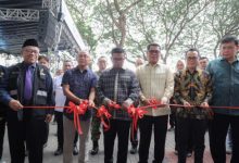 Gubernur Banten, Andra Soni membuka Pasar Keuangan Rakyat di Kota Serang. Foto Biro Adpim Banten