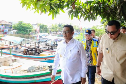 Gubernur Banten, Andra Soni bersama Wali Kota Serang, Buri Rustandi menijau Krangantu. Foto Biro Adpim Banten