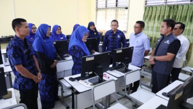 Gubernur Banten, Andra Soni meninjau pelaksanaan SPMB di Kota Cilegon. Foto Biro Adpim Banten