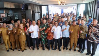 Gubernur Banten, Andra Soni saat bertemu pelaku usaha kawasan industri di Tangerang. Foto: Biro Adpim Banten