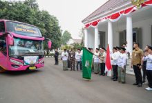 Gubernur Banten, Andra Soni melepaskan delegasi PW NU Banten ke Muktamar NU ke Jombang, Jatim. Foto Biro Adpim Banten