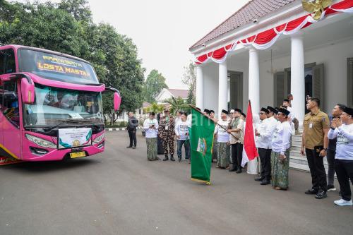 Gubernur Banten, Andra Soni melepaskan delegasi PW NU Banten ke Muktamar NU ke Jombang, Jatim. Foto Biro Adpim Banten