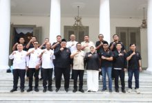 Gubernur Banten, Andra Soni bersama DPD Pemuda Tani Banten. Foto Biro Adpim Banten