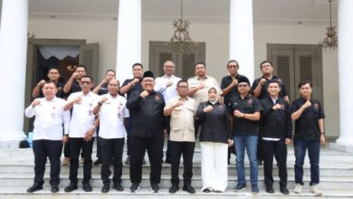Gubernur Banten, Andra Soni bersama DPD Pemuda Tani Banten. Foto Biro Adpim Banten