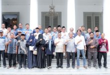 Gubernur Banten, Andra Soni bersama aktivis 3 Kramatwatu, Bojonegara dan Puloampel. Foto Biro Adpim Banten