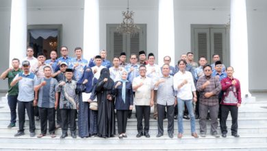 Gubernur Banten, Andra Soni bersama aktivis 3 Kramatwatu, Bojonegara dan Puloampel. Foto Biro Adpim Banten
