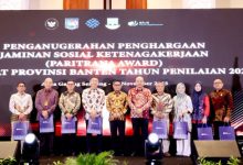 Pengnugrahan Paritrana Award dari Pemprov Banten dan BPJS Ketenagakerjaan. Foto Biro Adpim Banten