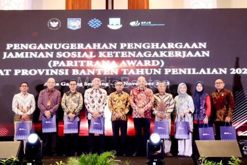 Pengnugrahan Paritrana Award dari Pemprov Banten dan BPJS Ketenagakerjaan. Foto Biro Adpim Banten