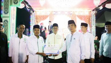 Gubernur Banten, Andra Soni di Masjid Kuno Assaadah di Walantaka. Foto Biro Adpim Banten.