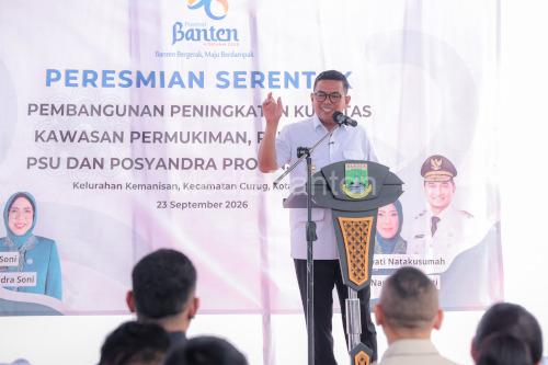 Gubernur Banten, Andra Soni dalam peresmiian peningkatan kualitas pemukiman di Curug. Foto Biro Adpim Banten