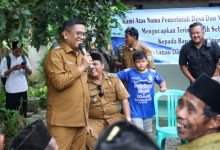 Gubernur Banten, Andra Soni saat meresmikan ruas jalan Majau - Mekarwangi. Foto Biro Adpim Banten