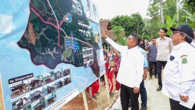 Gubernur Banten, Andra Soni meninjau pembangunan rumah dan kawasan permukiman di Lebak. Foto Biro Adpim Banten