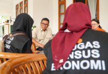 Gubernur Banten, Andra Soni menerima petugas lapangan sensus ekonomi 2026. Foto Biro Adpim Banten