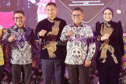 Gubernru Banten, Andra Soni saat pisah sambut Kapolresta Tangerang Kota. Foto: Biro Adpim Banten