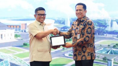 Gubernur Banten, Andra Soni bersama Plt Kepala BKPSDM Kemendagri, Andy Oni Prihatono. Foto Biro Adpim Banten