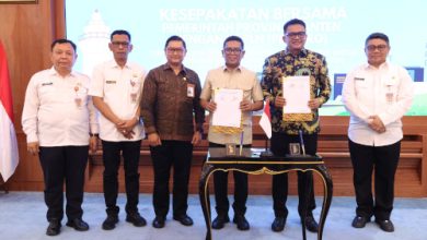 Gubernur Banten, Andra Soni tandatangni kerjasama dengan PLN soal penyediaan energi listrik. Foto Biro Adpim Banten