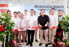 Gubernur Banten, Andra Soni meresmikan Pos Kesehatan Merah Putih di Pasar Rangksbbitung. Foto Biro Adpim Banten