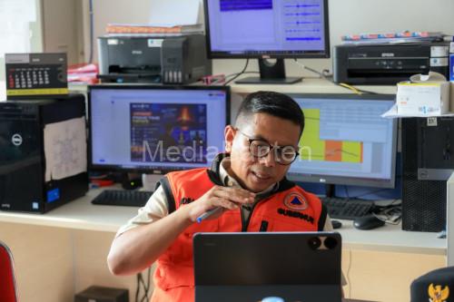 Gubernur Banten, Andra Soni di Posko Pemantauan Gunung Anak Krakatau di Pasauran. Foto Biro Adpim Banten