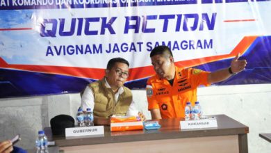 Gubernur Banten, Andra Soni di Posko Pencairian rombongan jurnalis di Pandeglang. foto Biro Adpim Banten