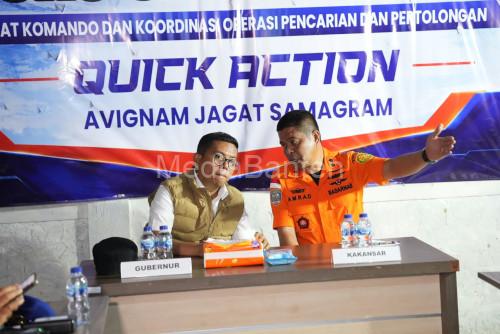 Gubernur Banten, Andra Soni di Posko Pencairian rombongan jurnalis di Pandeglang. foto Biro Adpim Banten