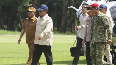 Gubernur Banten, Andra Soni mendampingi Presiden RI, Prabowo Subianto. Foto Biro Adpim Banten
