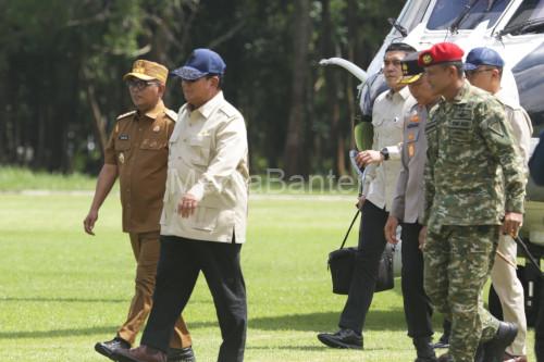 Gubernur Banten, Andra Soni mendampingi Presiden RI, Prabowo Subianto. Foto Biro Adpim Banten