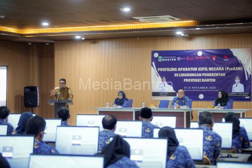 Gubernur Banten, Andra Soni melakukan profiling ASN di BKD Banten. Foto Biro Adpim Banten