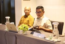 Gubernur Banten, Andra Soni bersama Kadisnakertrans Banten, Septo Kanaldi. Foto Biro Adpim Banten
