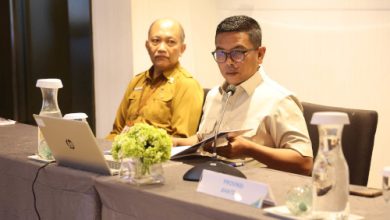 Gubernur Banten, Andra Soni bersama Kadisnakertrans Banten, Septo Kanaldi. Foto Biro Adpim Banten