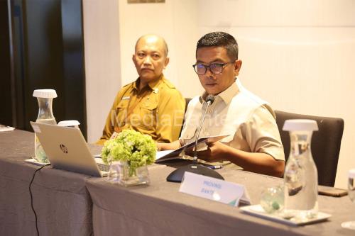 Gubernur Banten, Andra Soni bersama Kadisnakertrans Banten, Septo Kanaldi. Foto Biro Adpim Banten