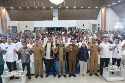 Gubernur Banten, Andra Soni bersama Mendagari Tito Karnavian dan Menteri PKP Maruarar Sirait meluncurkan program bantuan stimulan perumahan swadaya secara nasional. Foto Biro Adpim Banten