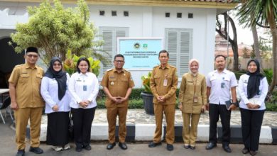 Gubernur Banten, Andra Sono bersama Kepala KPPG Jakarta-Banten, Idah Wahyuni. Foto: Biro Adpim Banten