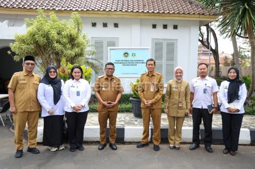 Gubernur Banten, Andra Sono bersama Kepala KPPG Jakarta-Banten, Idah Wahyuni. Foto: Biro Adpim Banten