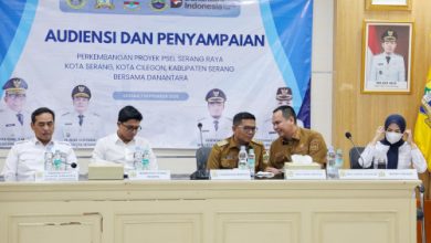 Gubernur Banten, Andra Soni dalam audiensi proyek PSEL Serang Raya di Pemkot Serang. Foto Biro Adpim Banten