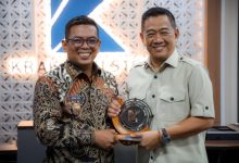 Gubernur Banten, Andra Soni berkunjung ke PT Krakatau Steel, BUMN bidang baja. Foto: Biro Adpim Banten