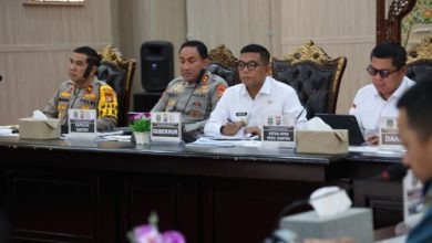 Andra Soni, Gubernur Banten memipin rakor pelaksanaan mudik Lebaran. Foto: Biro Adpim Banten