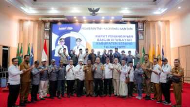 Gubernur Banten, Andra Soni menggelar rapat atasi banjir di Padarincang. Foto Biro Adpim Banten