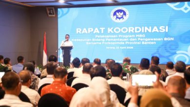 Gubernur Banten, Andra Soni dalam rapat koordinasi Program MBG. Foto Biro Adpim Banten