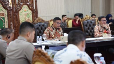 Gubernur Banten, Andra Soni gelar Rakor soal pemutihan pajak kendaraan bermotor. foto: Biro Adpim Pemprov Banten