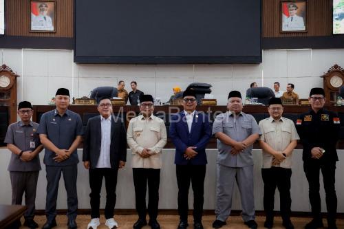 Gubernur Banten, Andra Soni di DPRD Banten. Foto Biro Adpim Banten