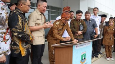 Gubernur Banten, Andra Soni meresmikan RSUD Uwes Qorny Cilograng. Foto: Biro Adpim Banten