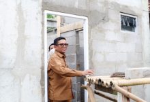 Gubernur Banten, Andra Soni meninjau rumah korban bencana di Tangerang. Foto Biro Adpim Banten