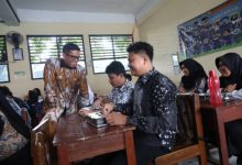 Gubernur Banten, Andra Soni meninjau program MBG di salah sekolah di Banten. Foto Biro Adpim Banten