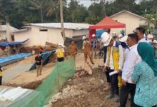 Gubernur Banten, Andra Soni saat meninjau pembangunan Sekolah Rakyat Banten di Pandeglang. Foto Biro Adpim Banten