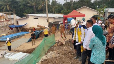 Gubernur Banten, Andra Soni saat meninjau pembangunan Sekolah Rakyat Banten di Pandeglang. Foto Biro Adpim Banten