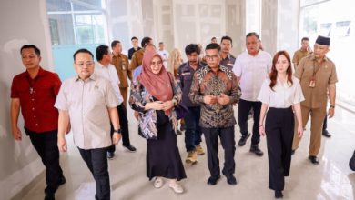 Gubernur Banten, Andra Soni meninjau persiapan Sekolah Rakyat Menangah Atas 33 Tangsel. Foto: Biro Adpim Banten