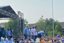 Andra Soni, Cagub Banten Nomor urut 2 menggelar senam sehat di Cikande. Foto: Yono