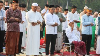 Gubernur Banten, Andra Soni sholat idul adha. Foto: Biro Adpim Banten