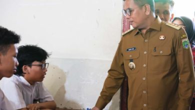 Gubernur Banten, Andra Soni berkunjung ke SMA PGRI 54 Tangsel. Foto Istimewa